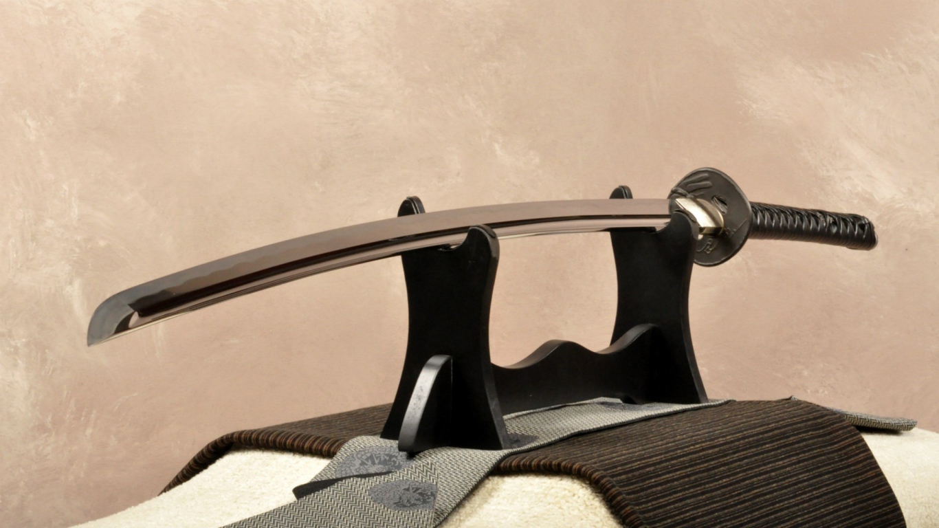 Меч катана на подставке