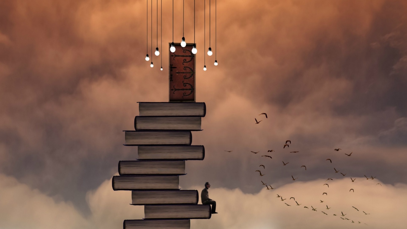 Стопка больших книг