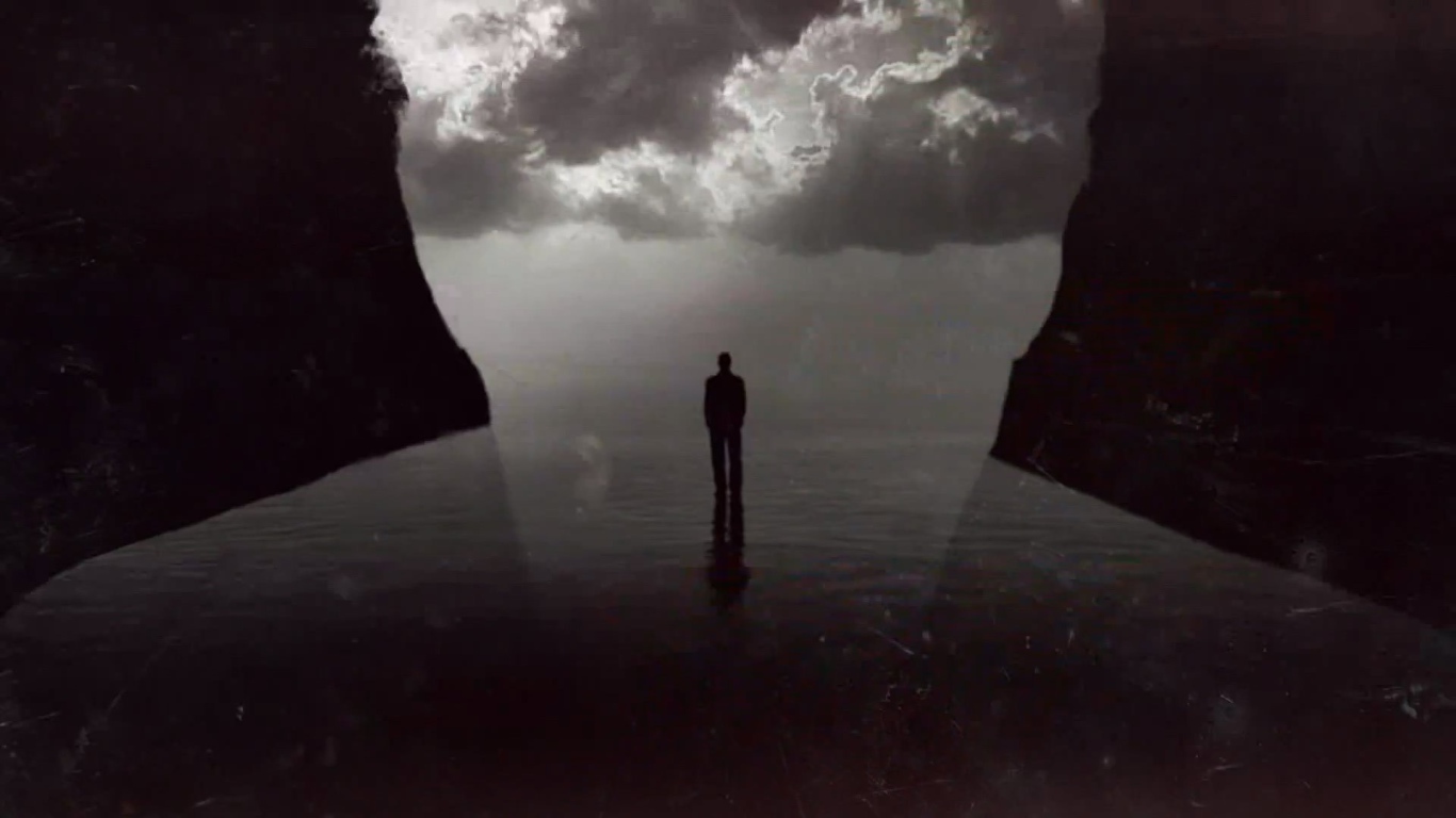 Человек между двух скал