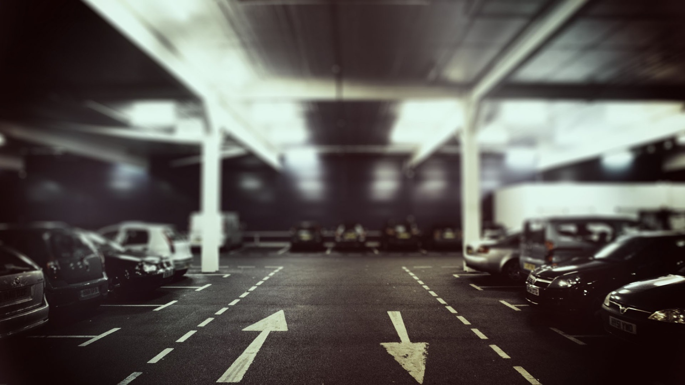 Дорожные указатели на парковке