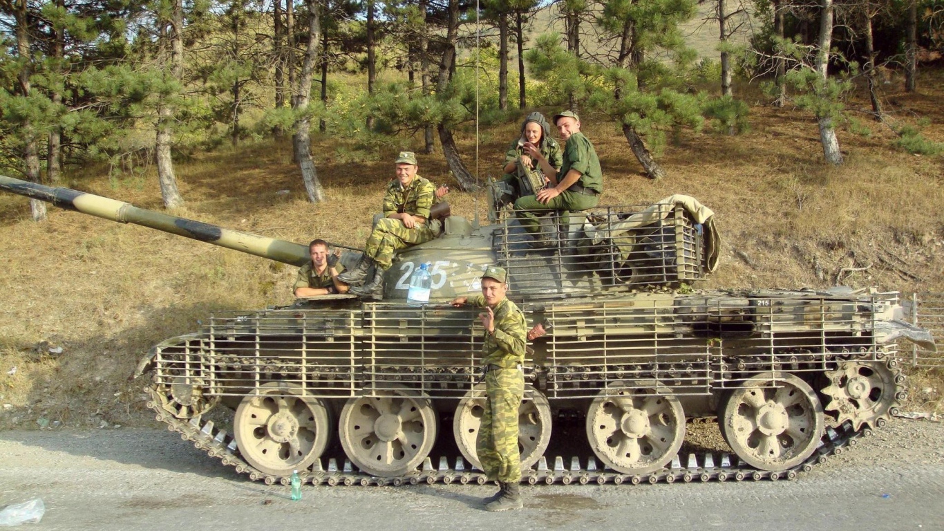 Солдаты на танке