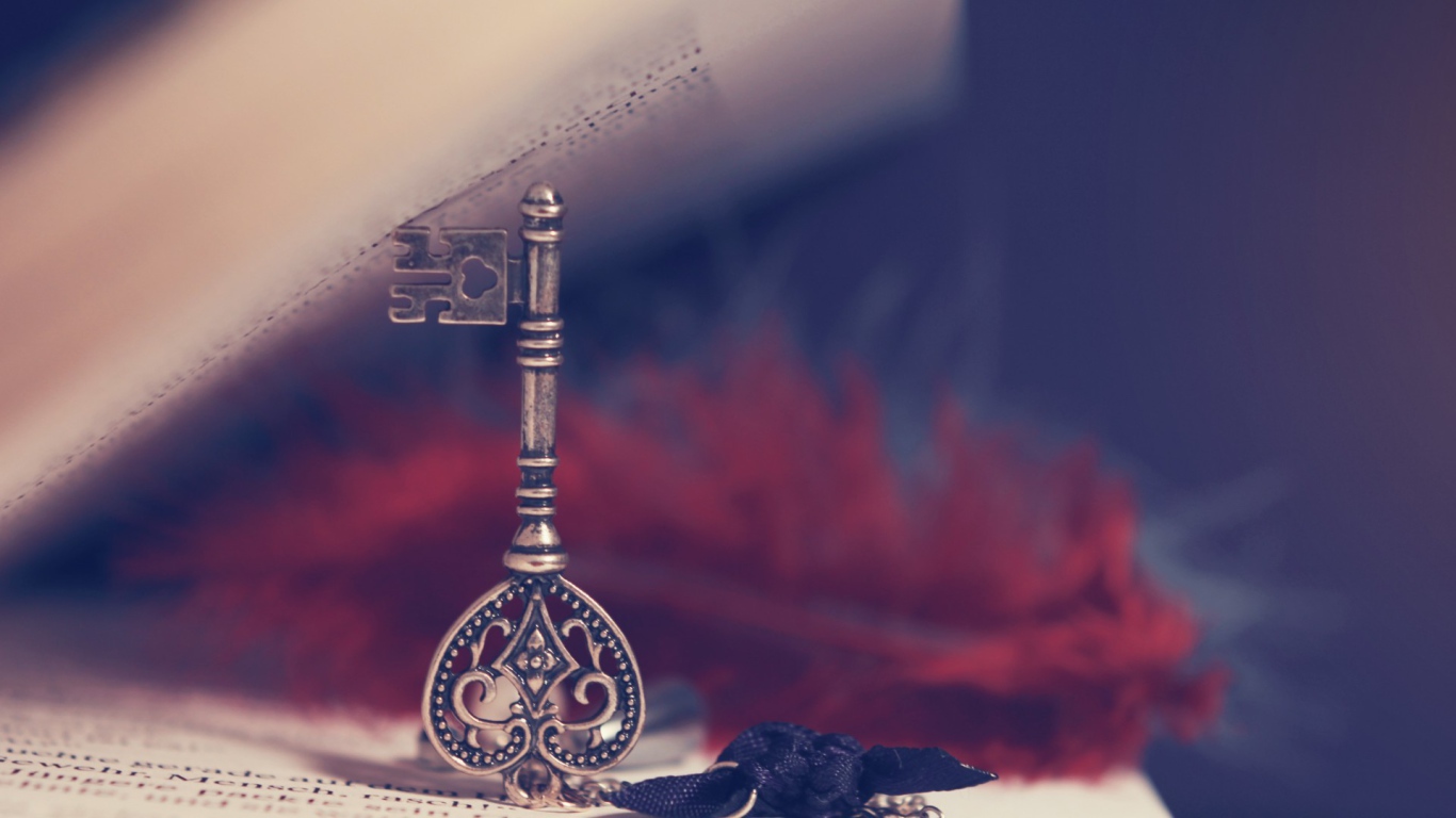 Ключ в качестве закладки в книге