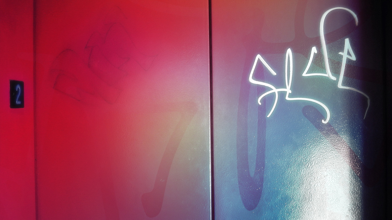 Надпись на двери лифта