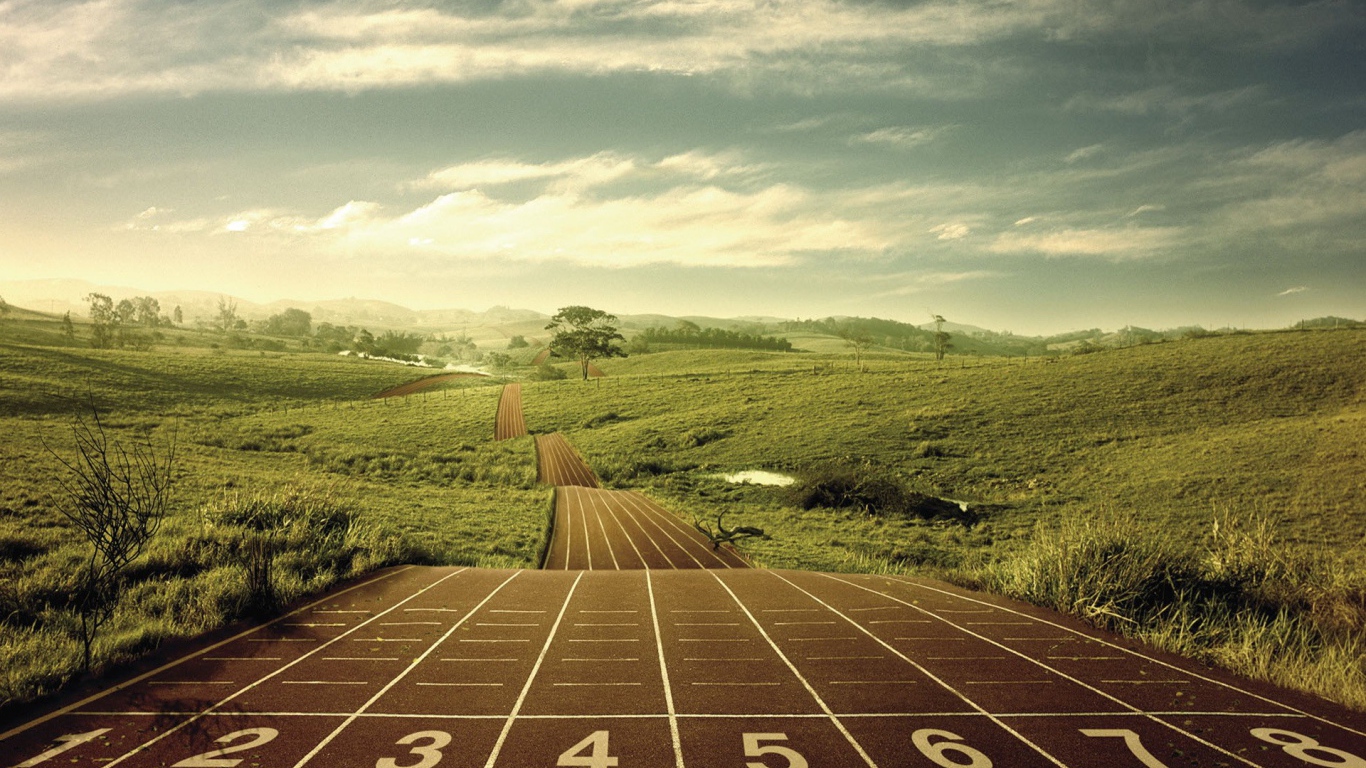 Беговая дорожка среди полей