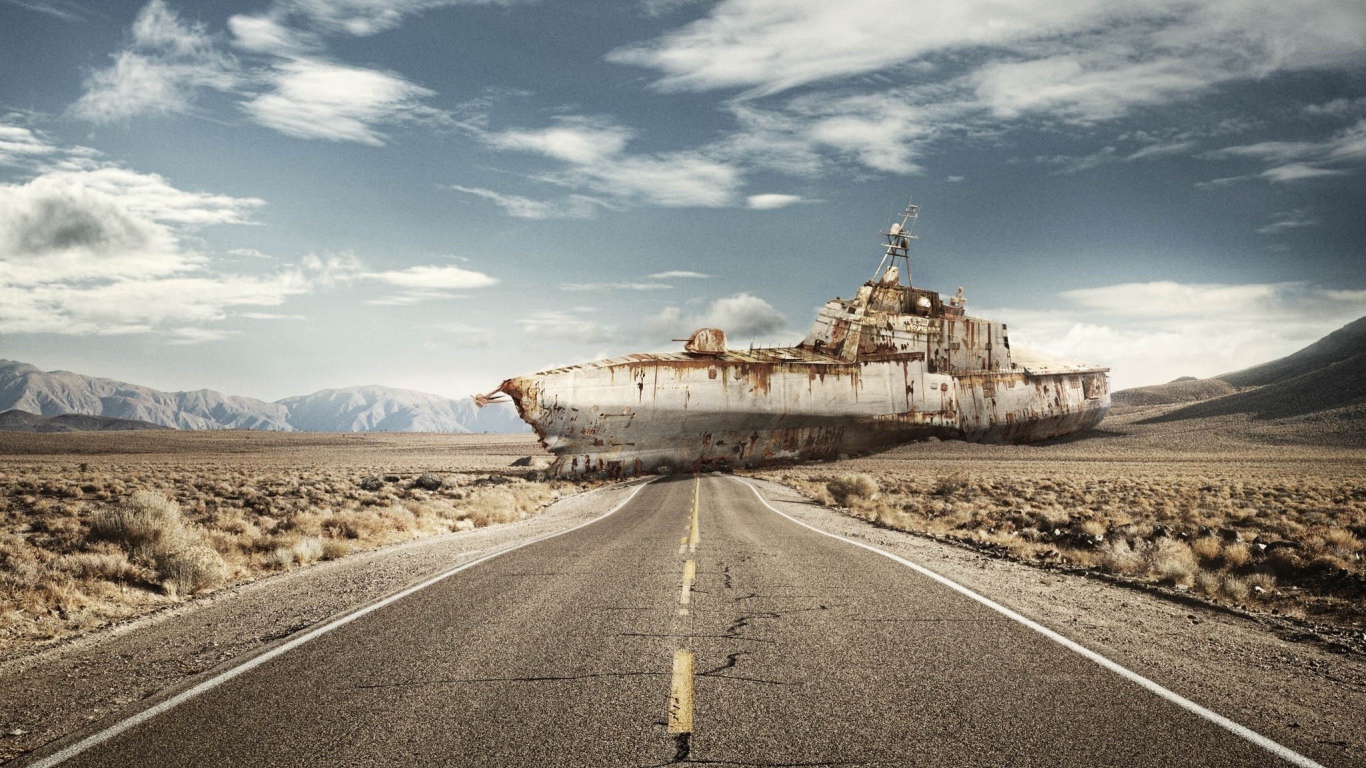 Ржавый корабль преградил дорогу в пустыне