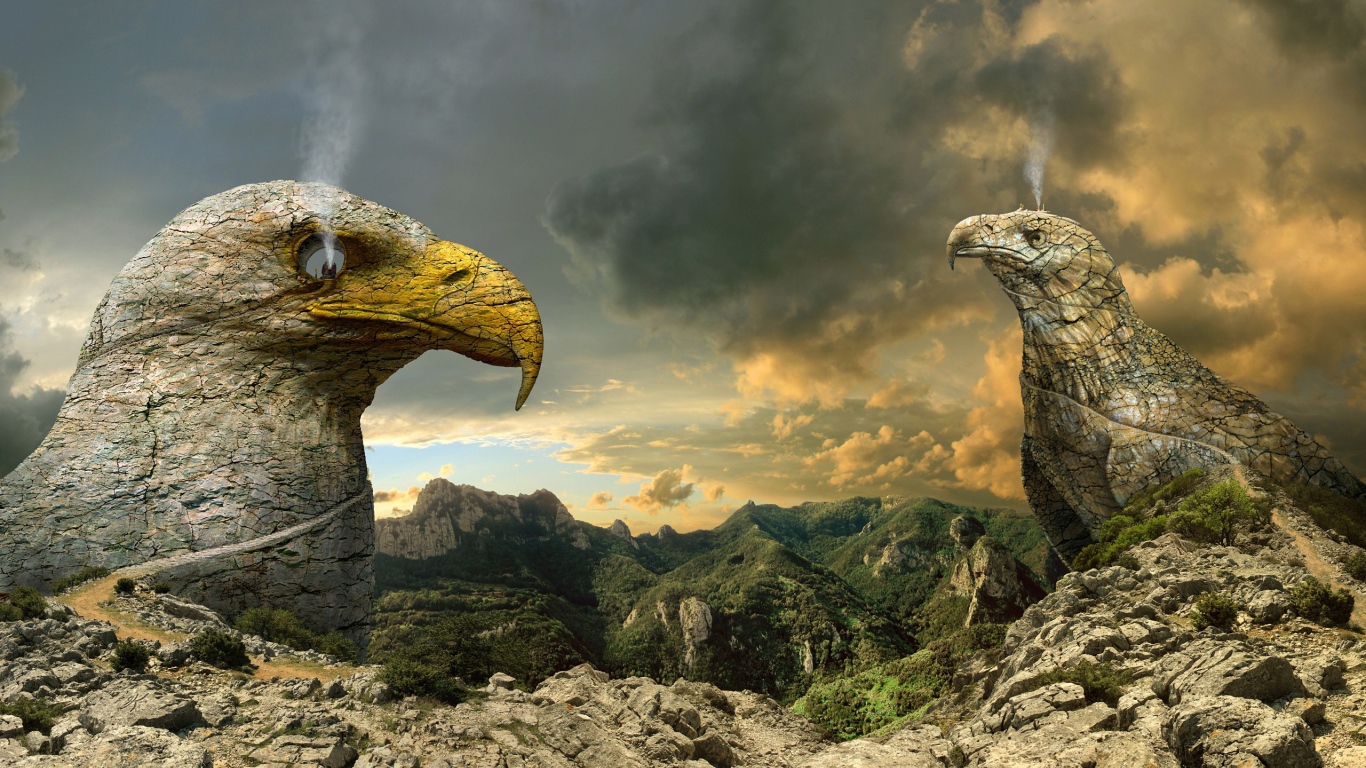 Статуи орлов из камня