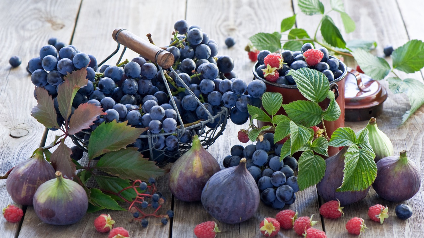 Инжир с ягодами