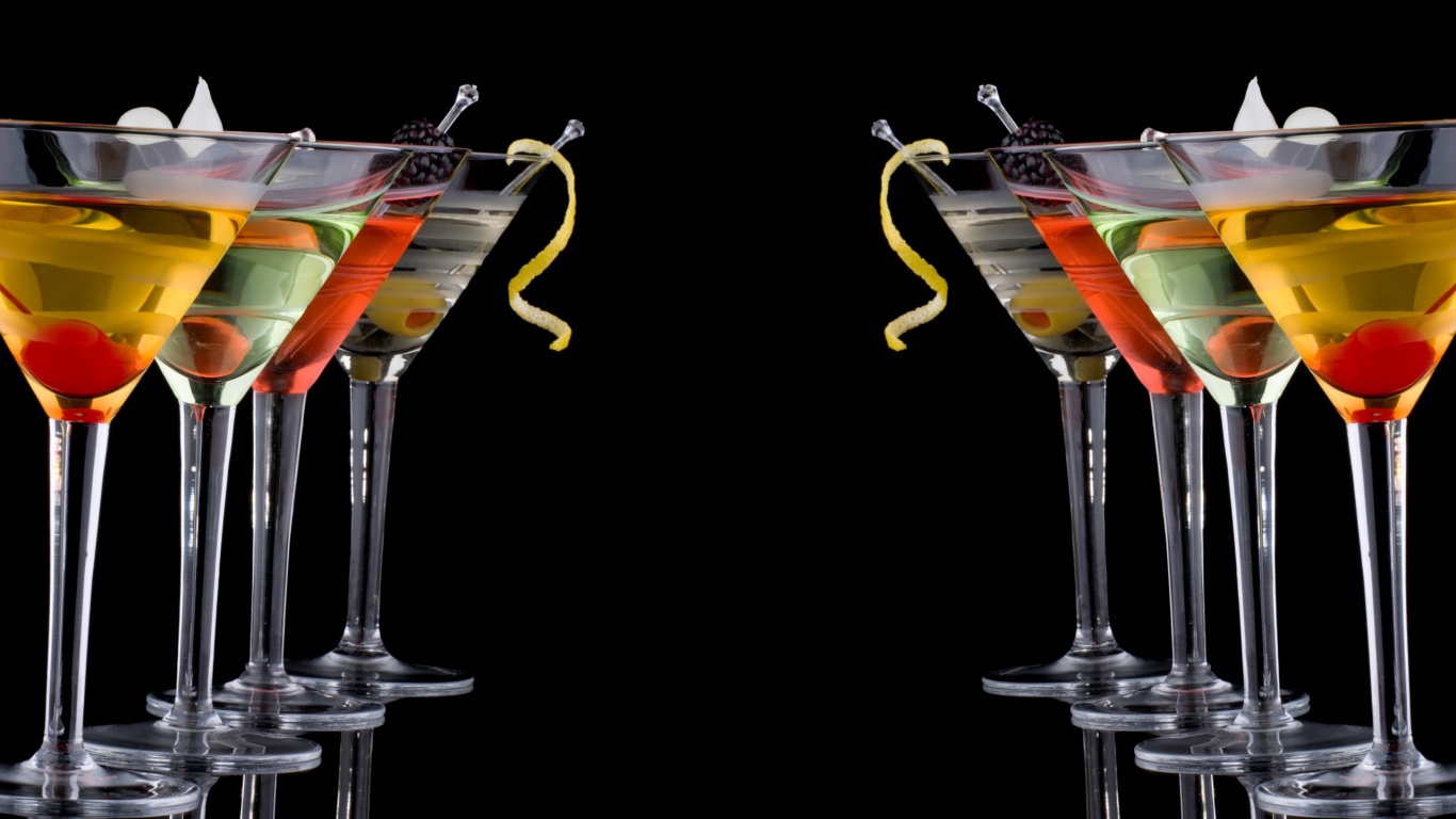 Слабоалкогольные коктейли, черный фон