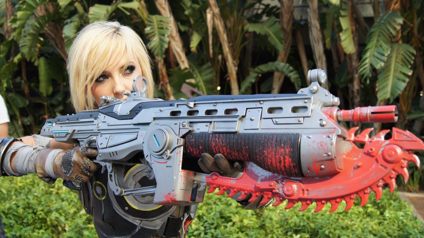 Солдат блондинка из игры Gears of War