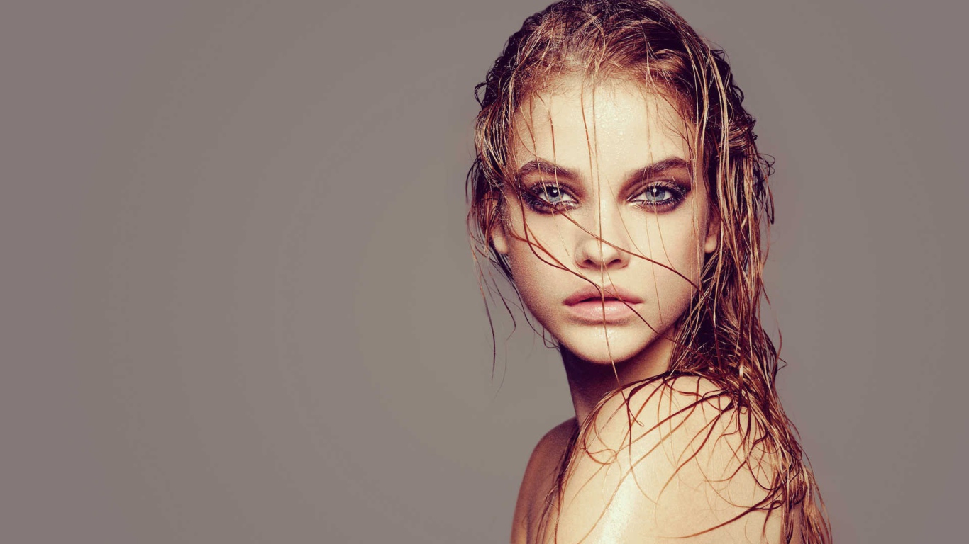 Волосы на лице девушки, Барбара Палвин