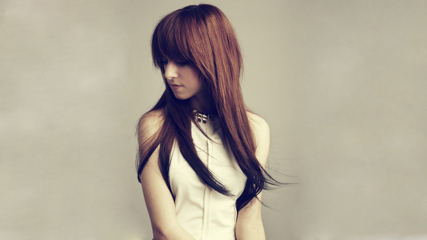 Длинноволосая модель Кристина Гримми