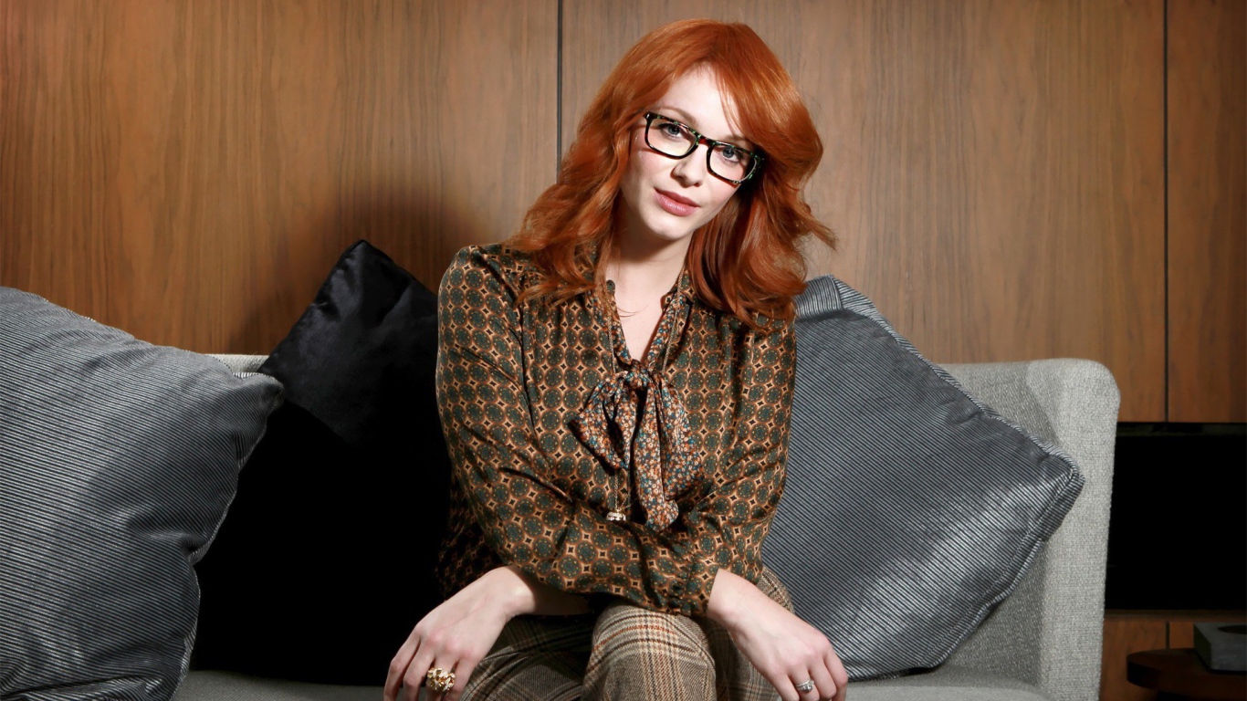 Рыжая девушка в очках Кристина Хендрикс
