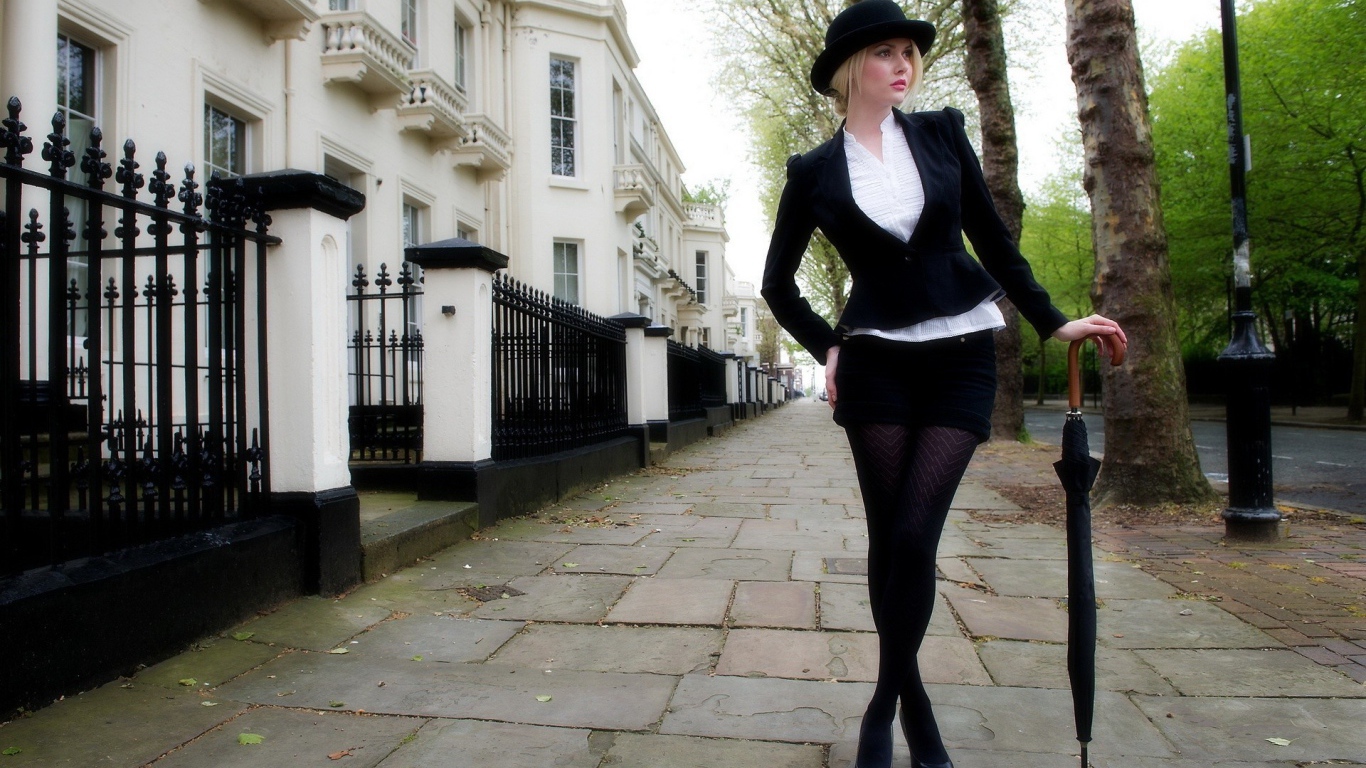 Девушка с зонтом на лондонской улице