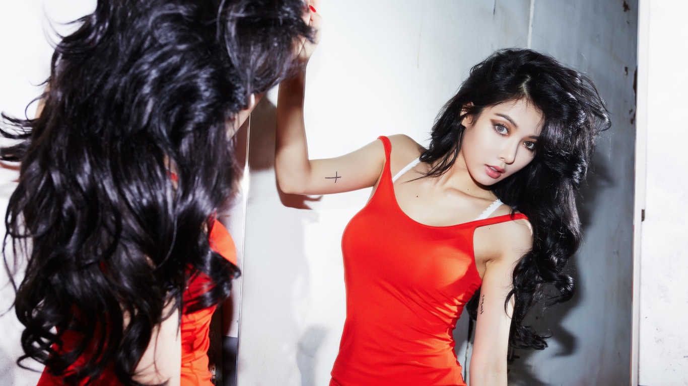 Певица из Кореи Хёна