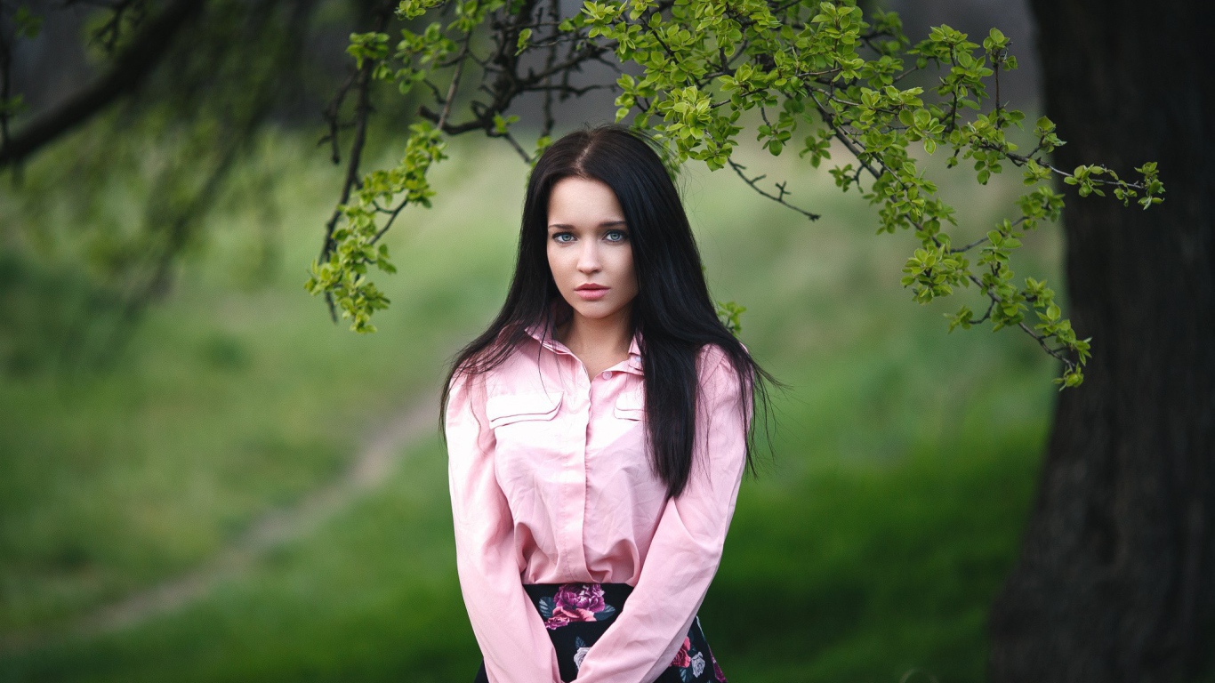 Красивая девушка Ангелина Петрова