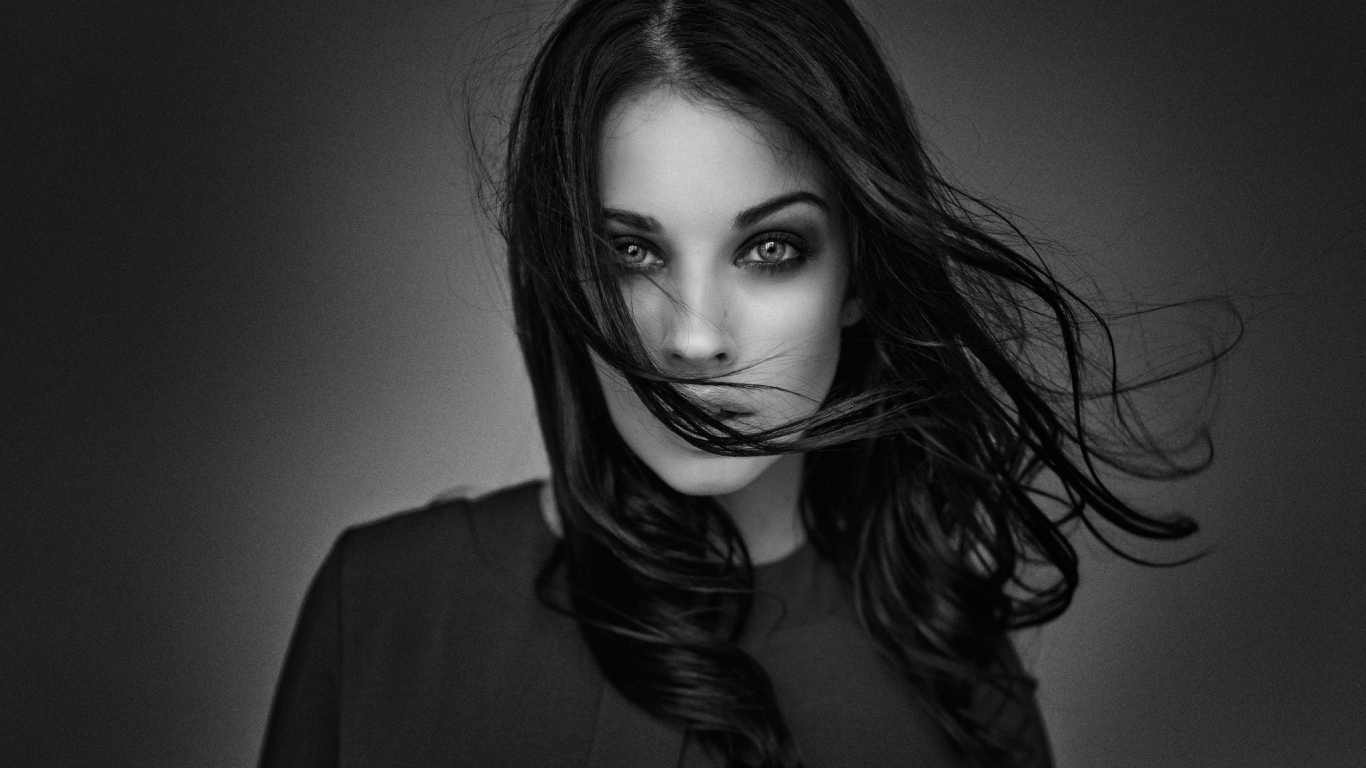 Черно белое фото модели Аллы Бергер
