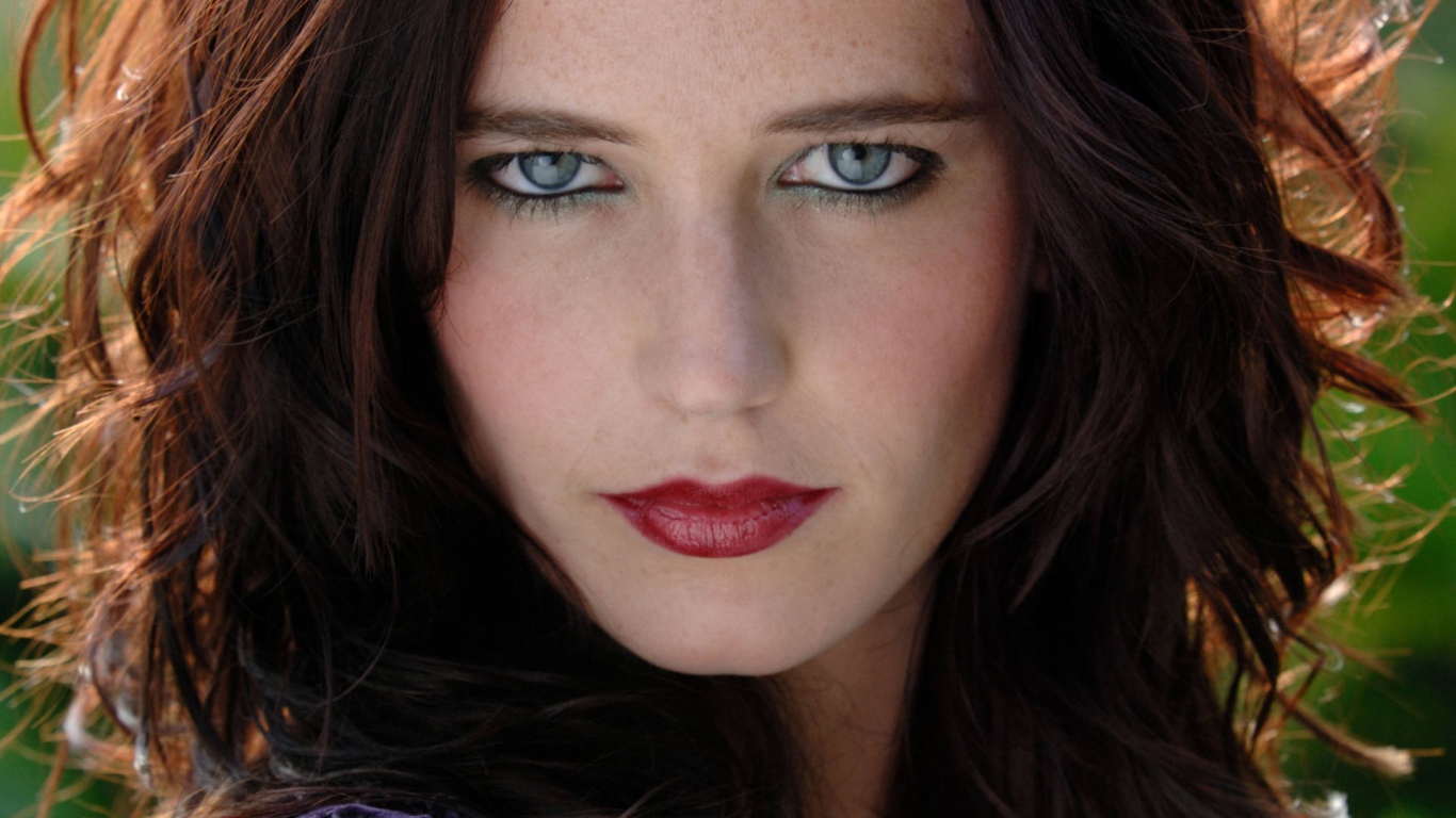 Зеленоглазая модель Ева Грин
