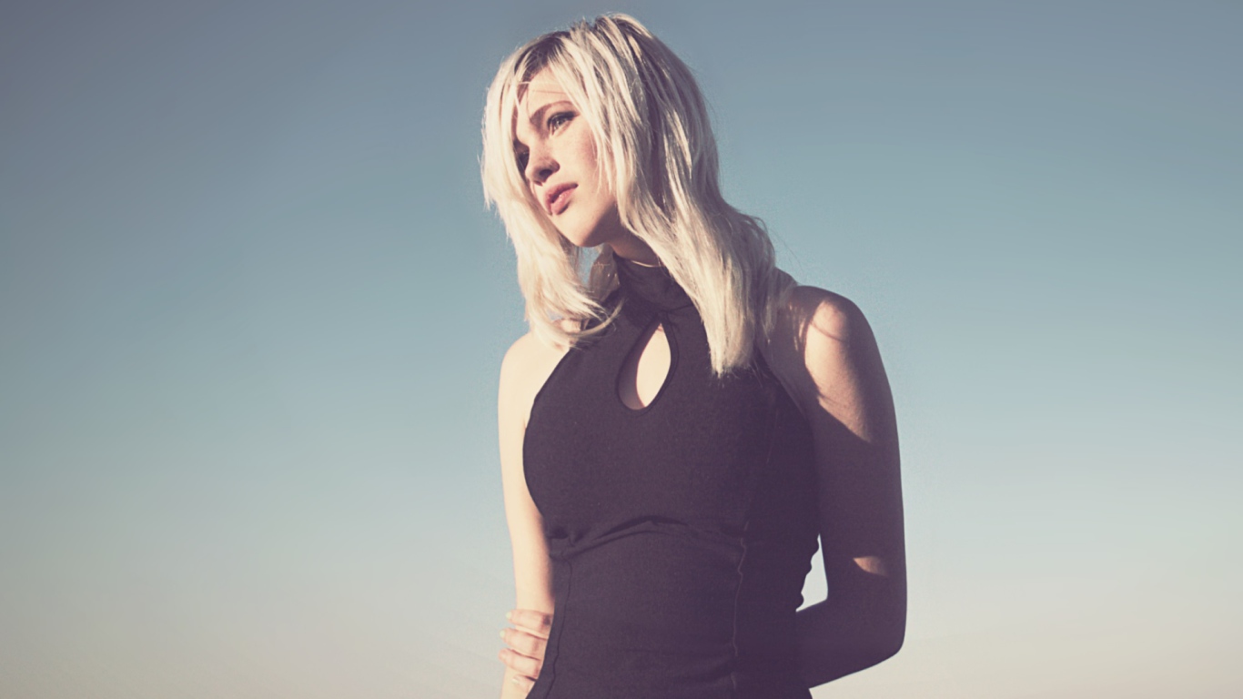 Модель блондинка Devon Jade