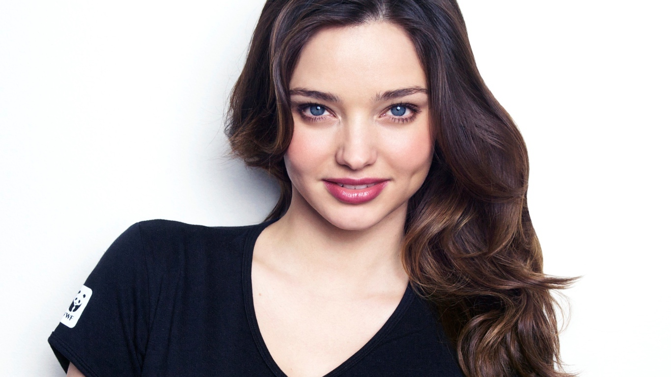 Модель с длинными волосами Миранда Керр