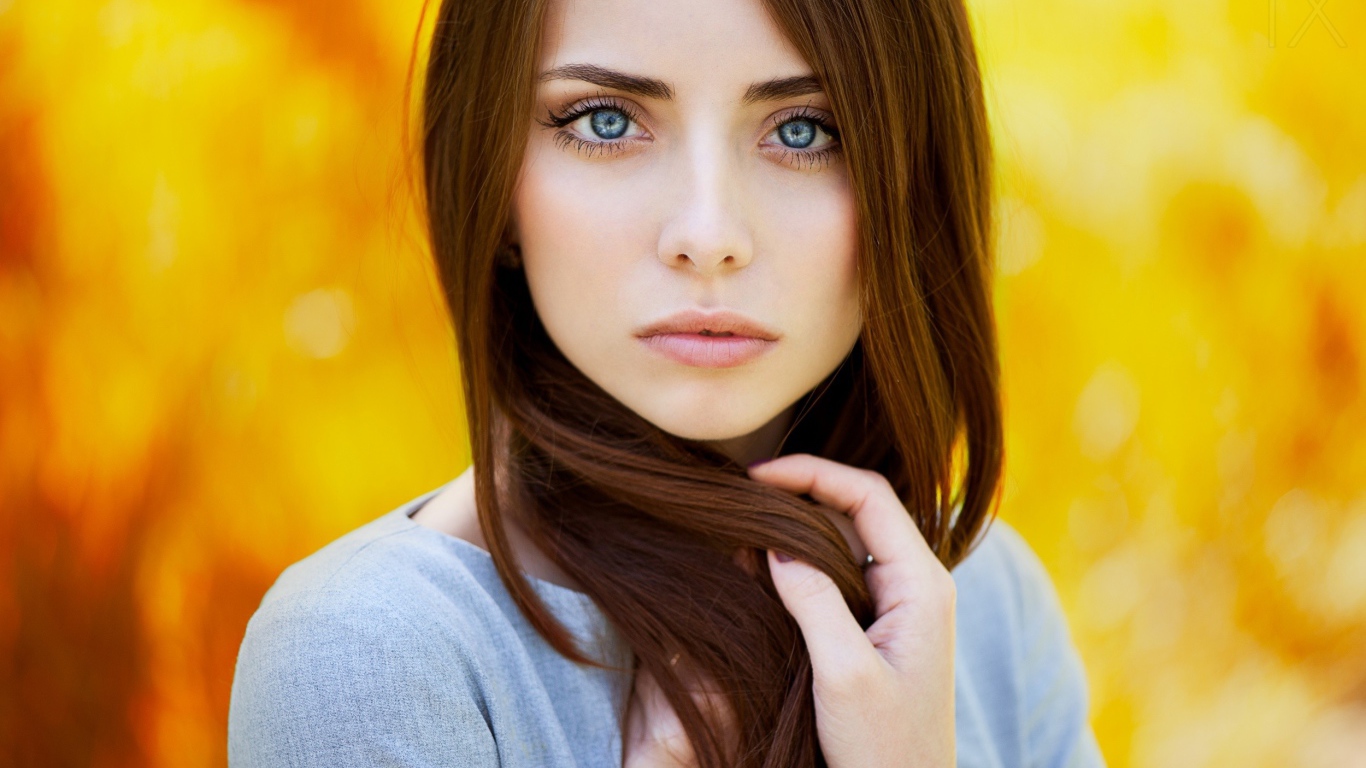 Девушка на желтом фоне, фото Анна Неврева