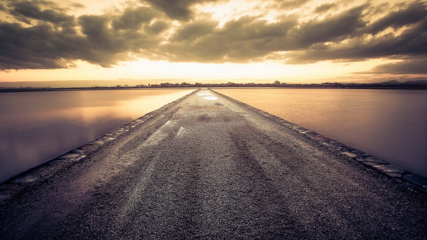 Дорога среди воды