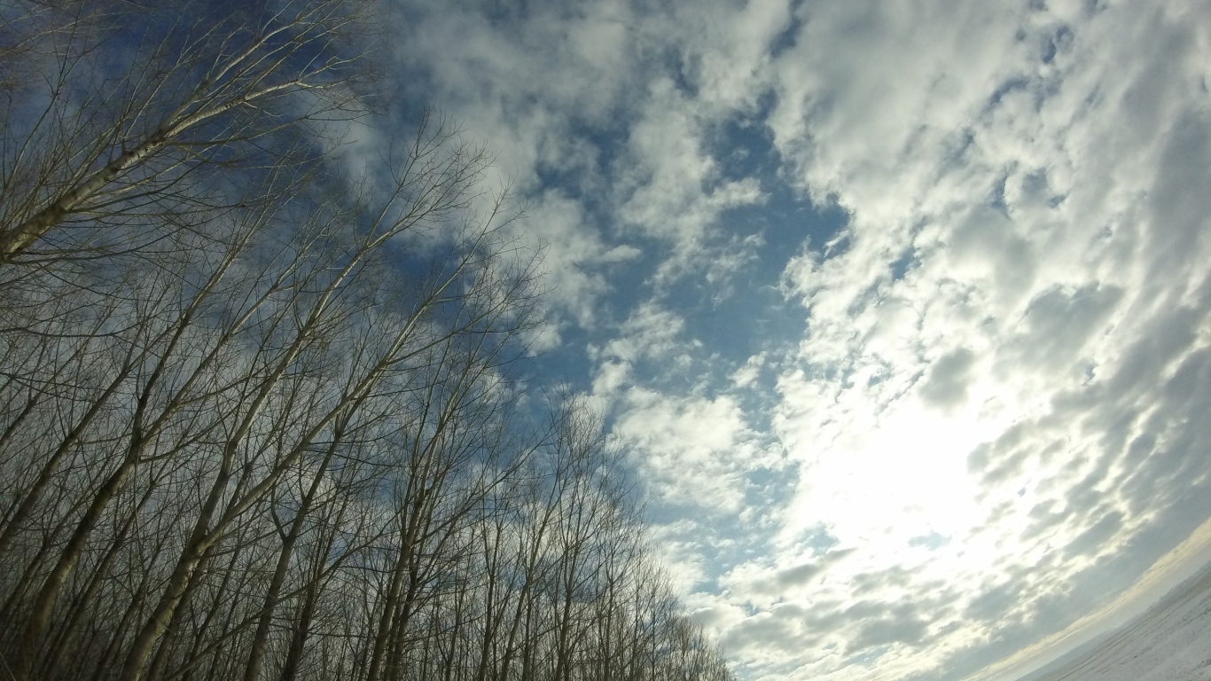 Облака в весеннем небе