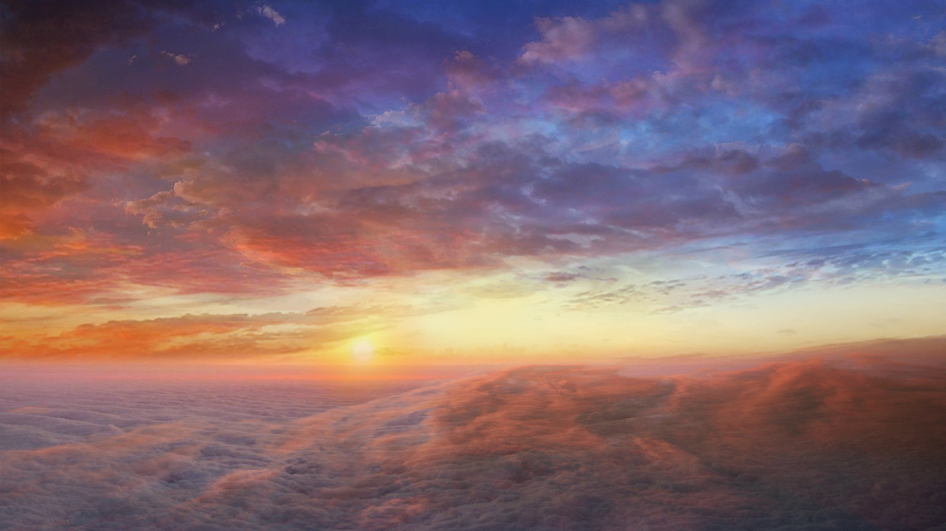 Закат над густыми облаками