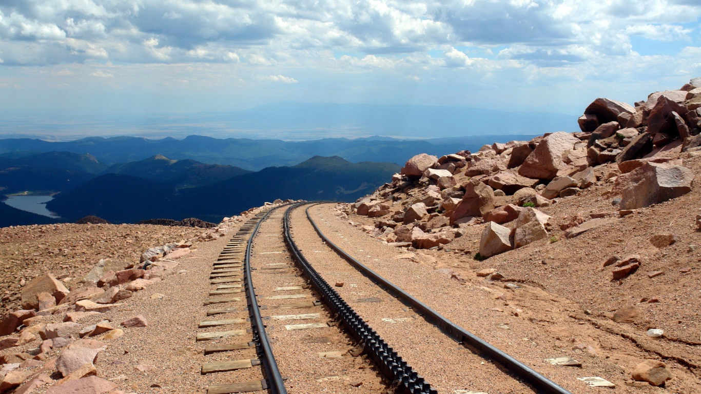 Железнодорожный путь в горах