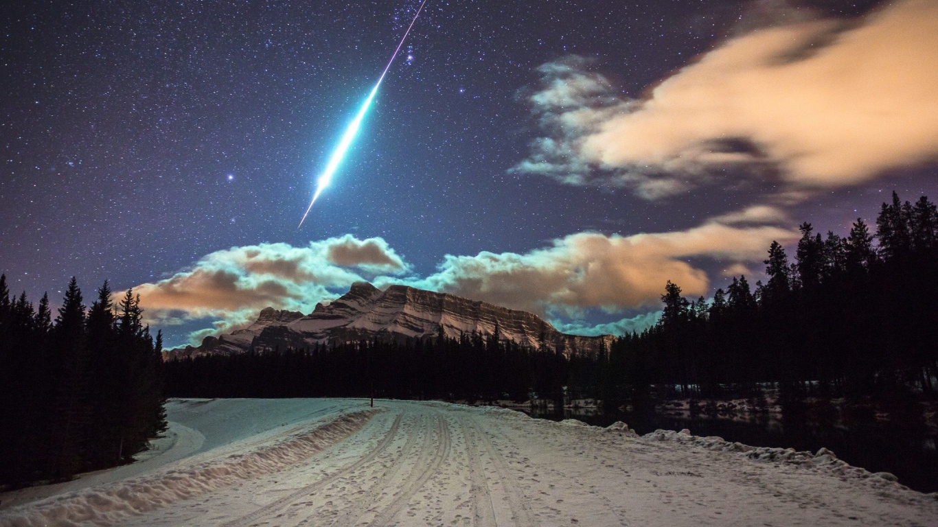 Упавшая звезда в зимних горах
