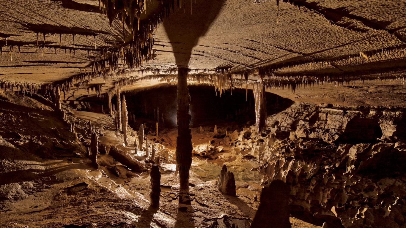 Пещерные сталактиты