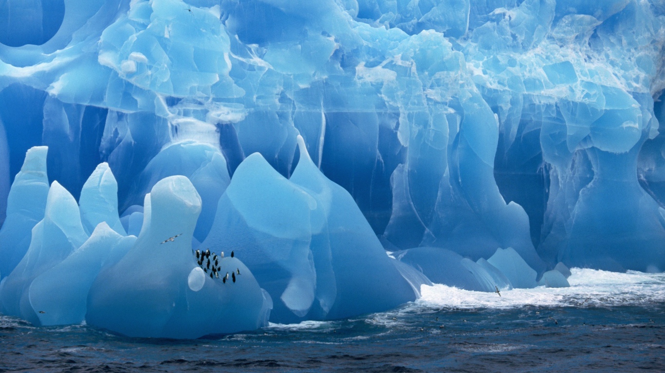 Великолепный голубой ледник