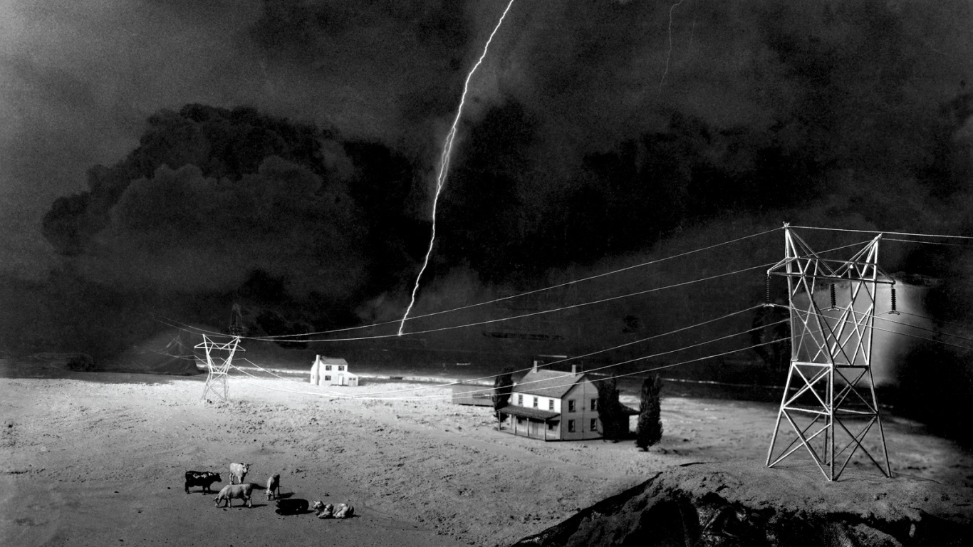 Молния ударила в провода