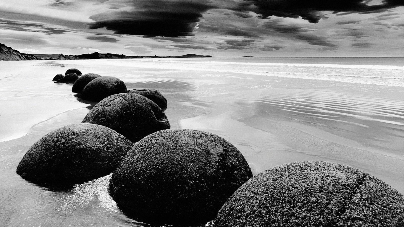 Ряд круглых камней