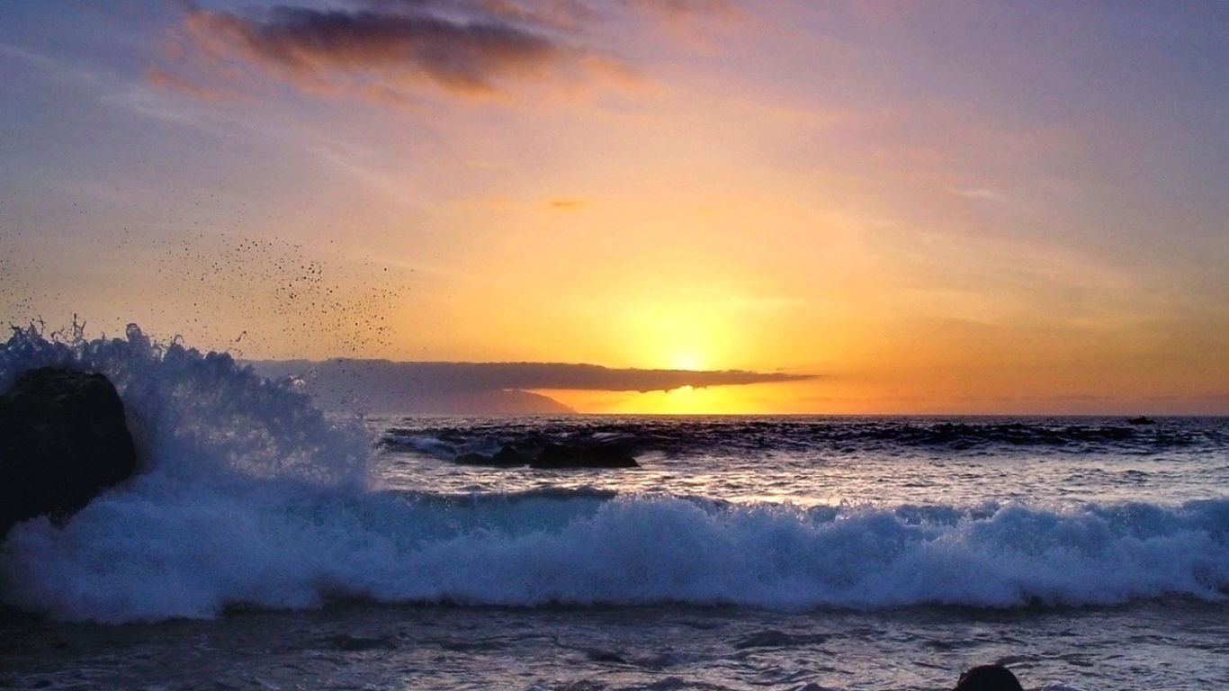 Большие волны на закате