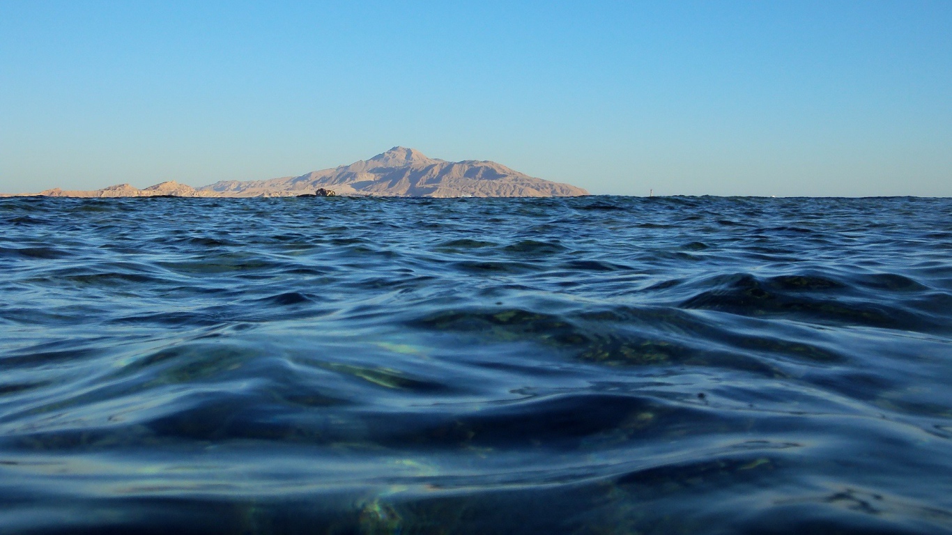 На горизонте земля