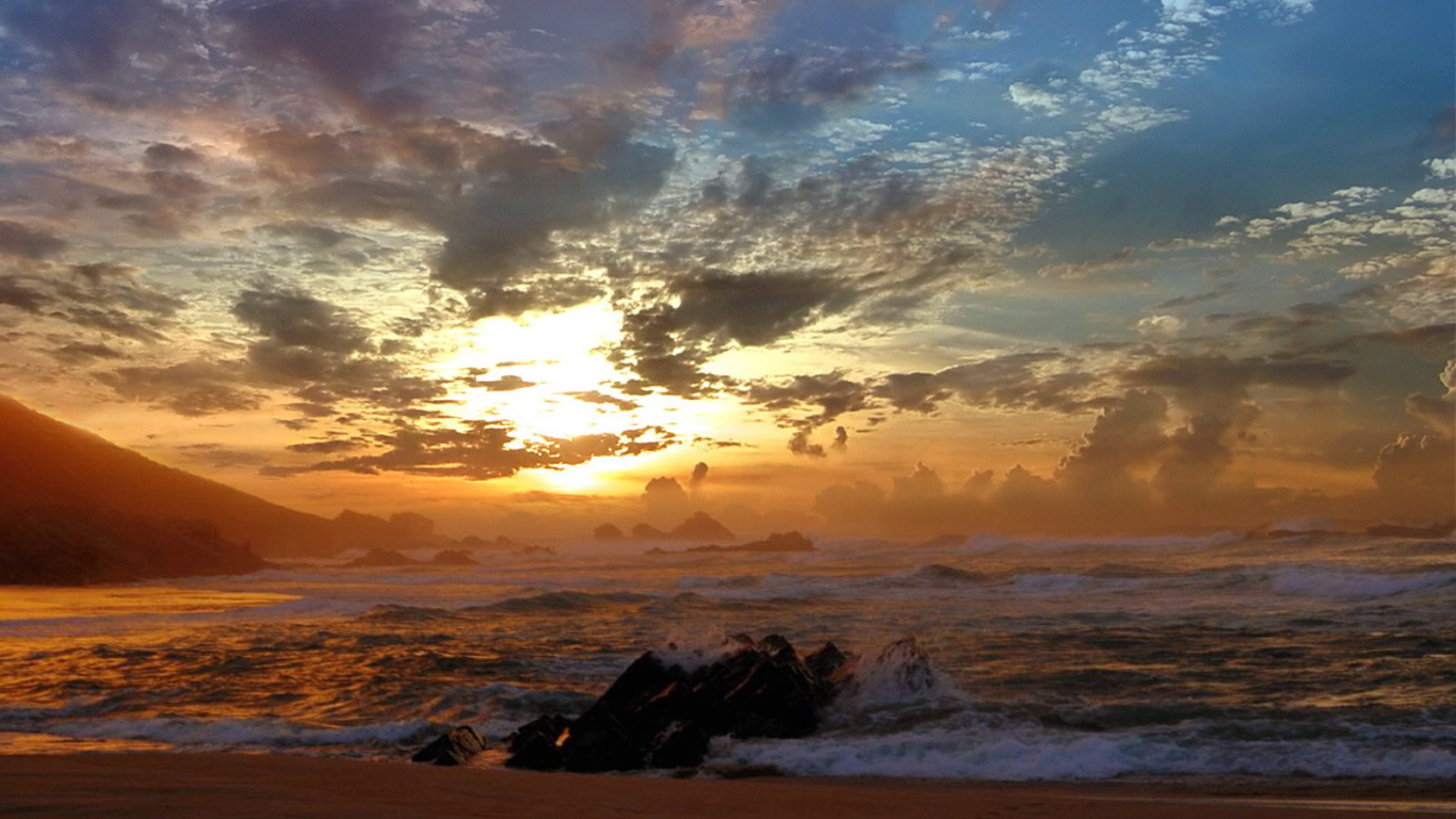 Закат на черных камнях