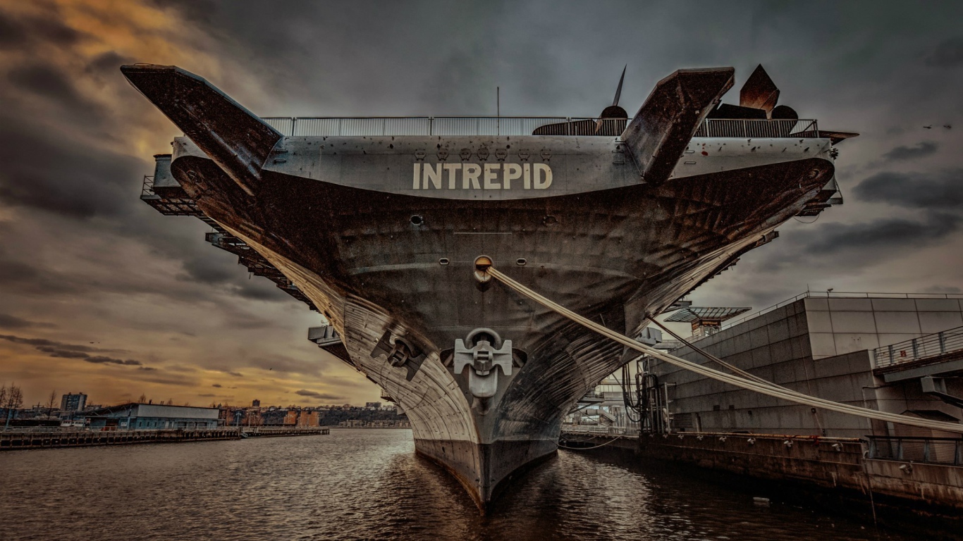 Американский авианосец Intrepid