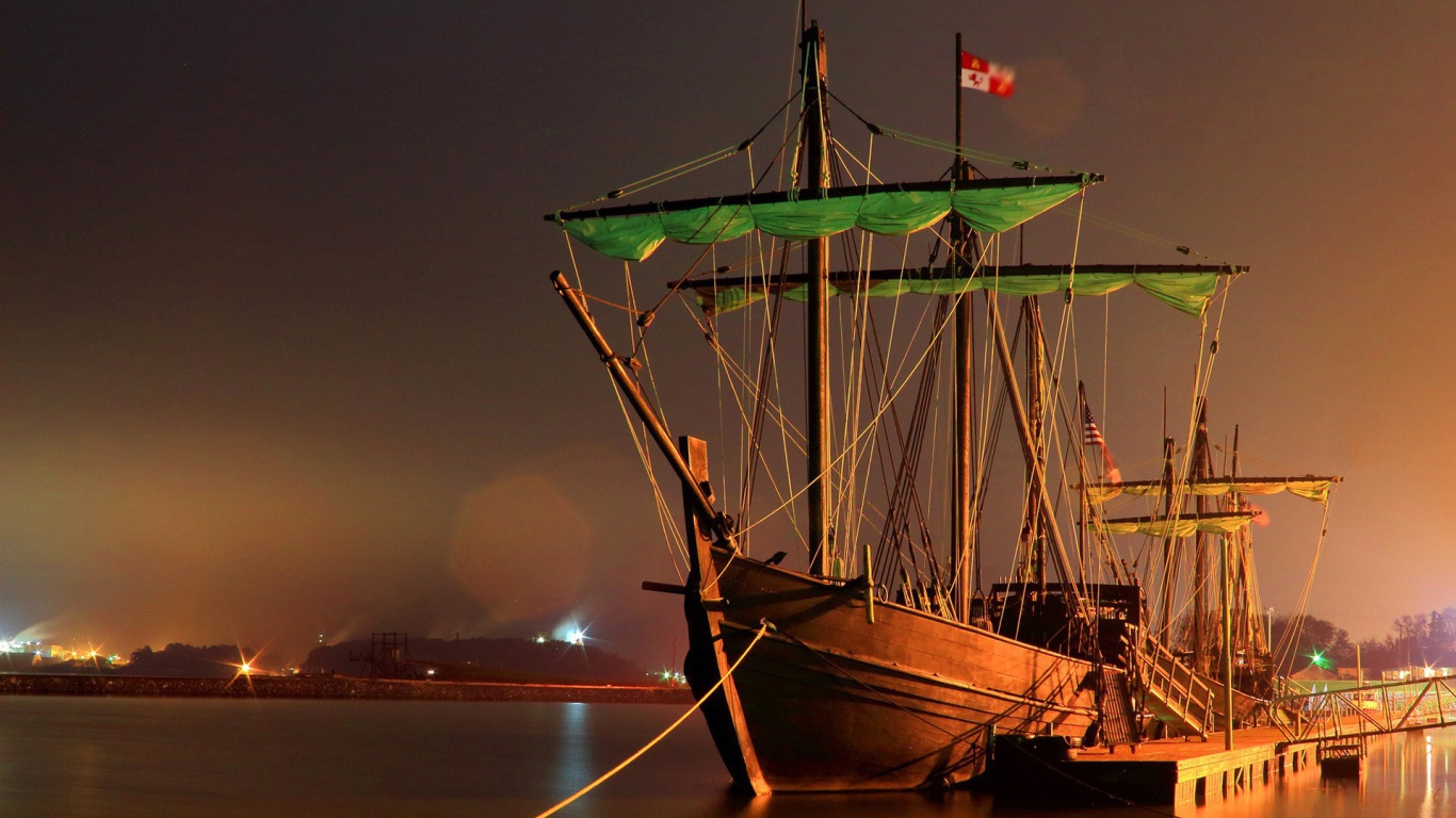 Старинный парусный корабль в порту в США