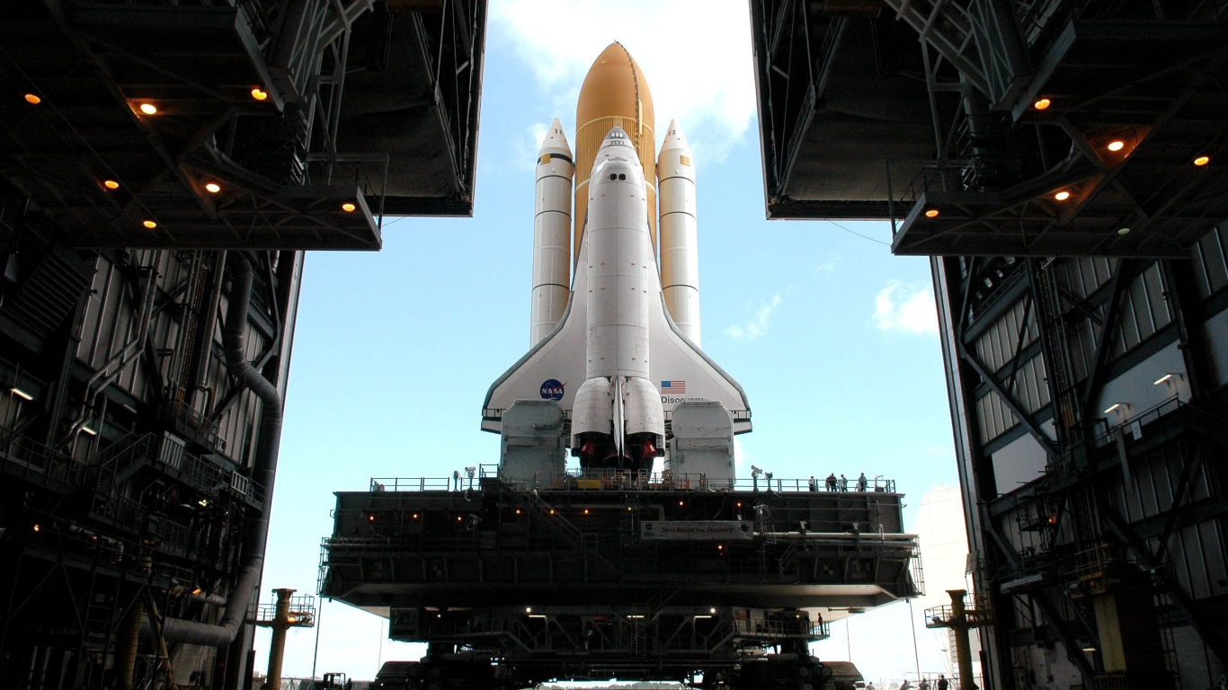 Подготовка к старту космического челнока