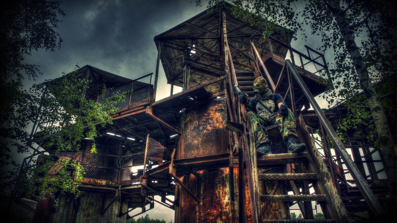 Сталкер на руинах в Польше