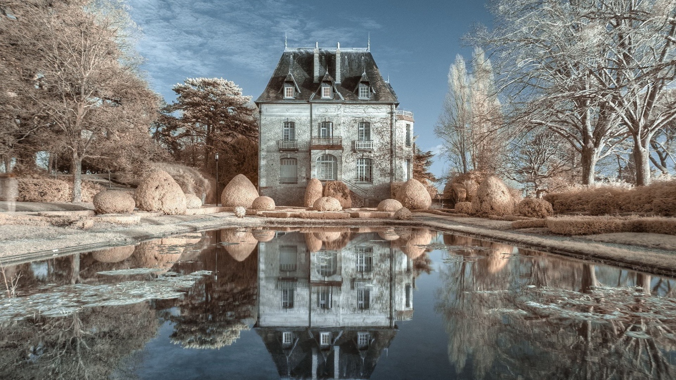 Сказочный замок зимой