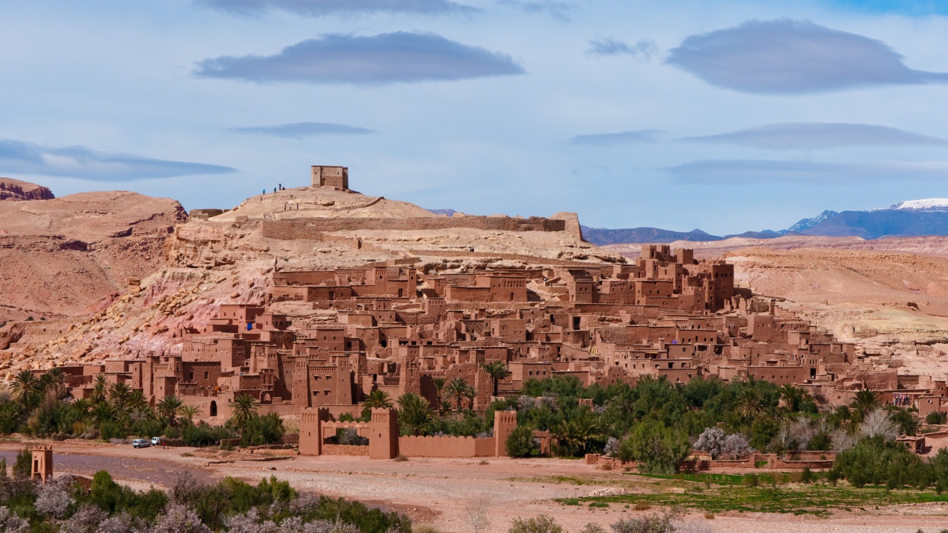 Панорама древнего города из глины