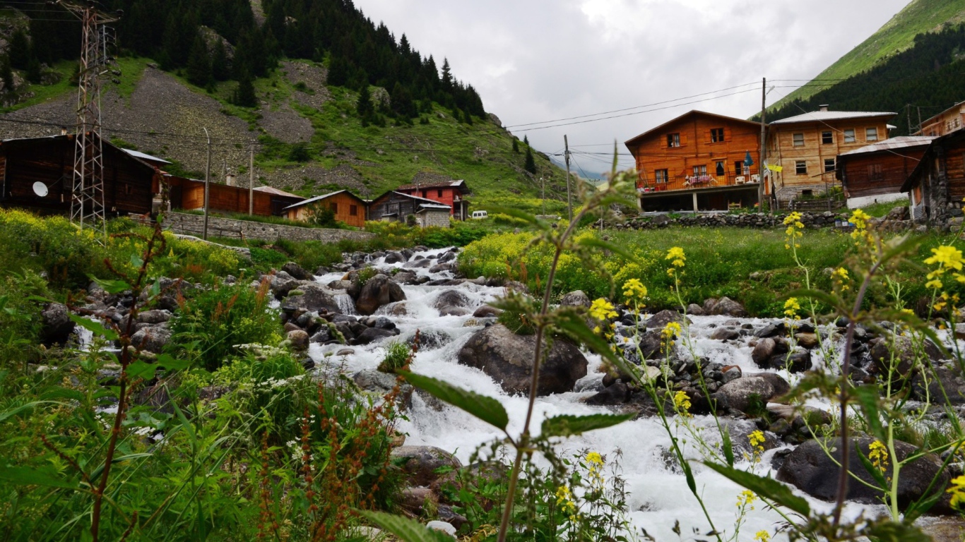 Деревня у горной реки, Турция