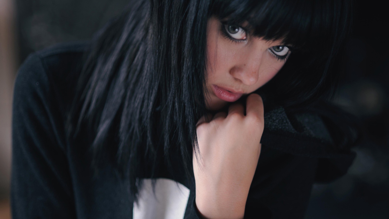 Актриса брюнетка Мелисса Кларк