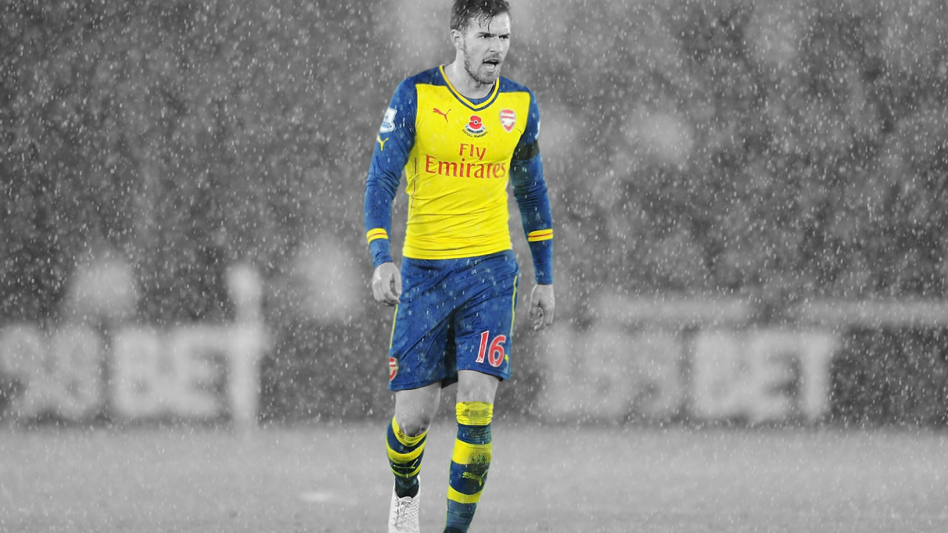 Игрок Арсенала во время дождя, футбол