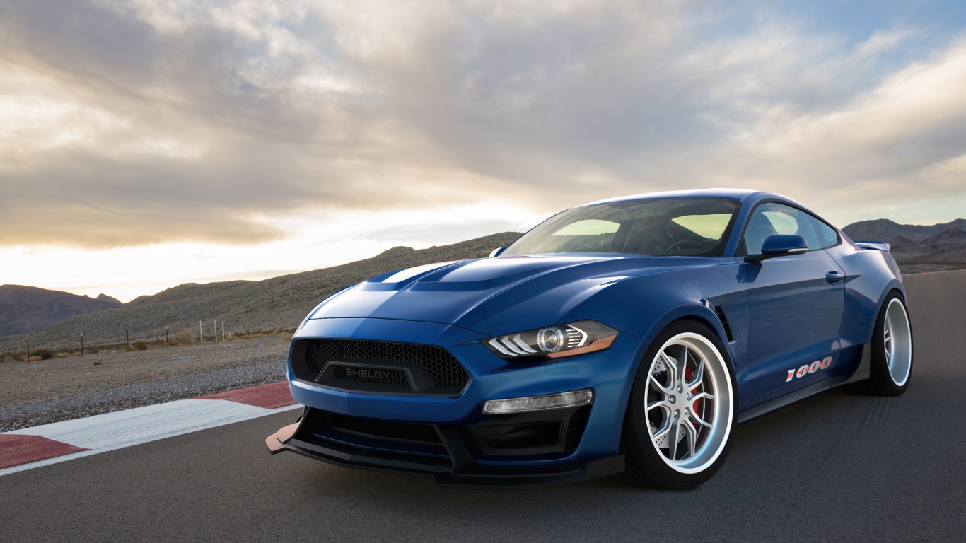 Синий автомобиль Shelby 1000, 2018 под красивым небом