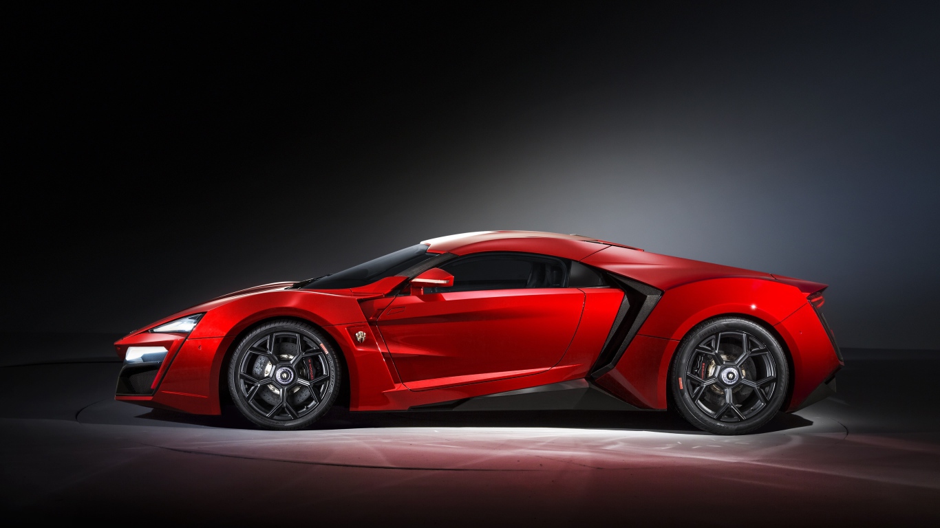 Красный спортивный автомобиль Lykan Hypersport 