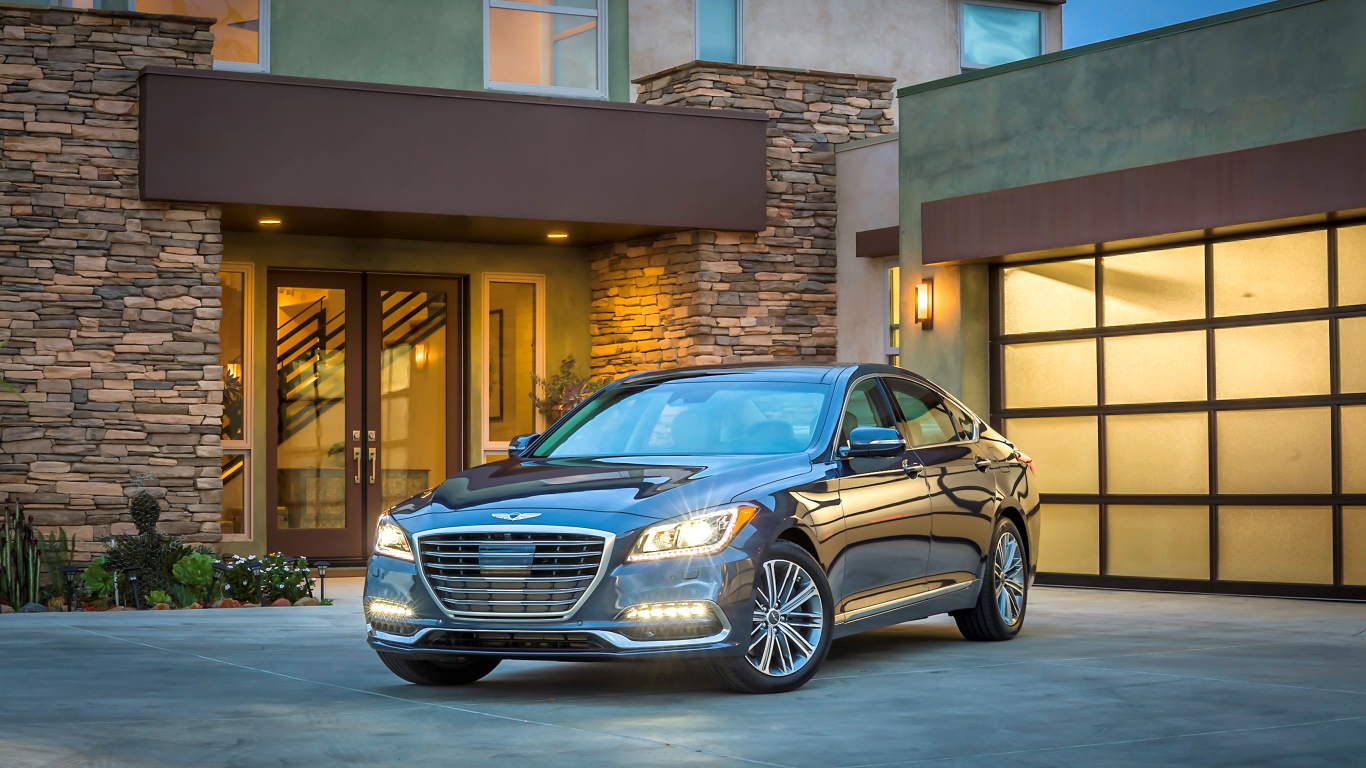 Серебристый автомобиль Genesis G80 с включенными фарами