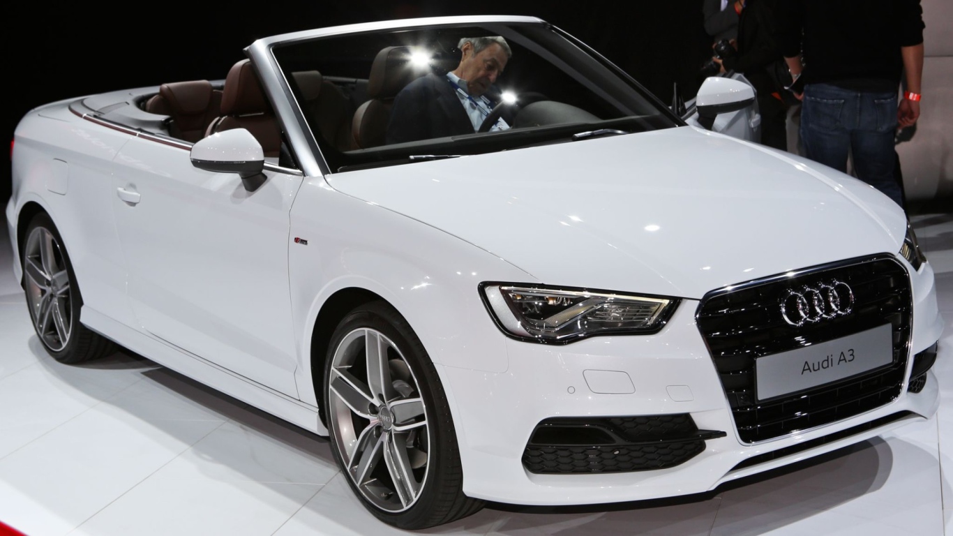 Белоснежный стильный Audi A3 2017 