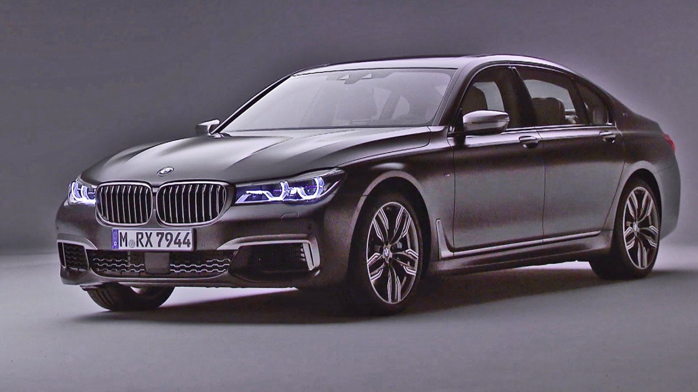 Автомобиль BMW M760Li xDrive 2017 года выпуска